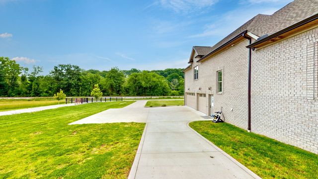 1742 Old Gallatin Rd, Portland, TN 37148