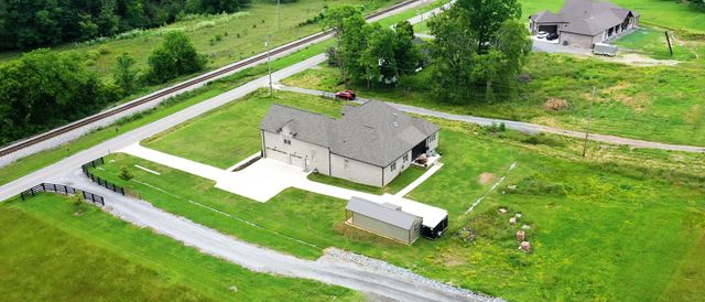 1742 Old Gallatin Rd, Portland, TN 37148