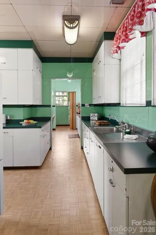 407 Vanderbilt Road, Asheville, NC 28803