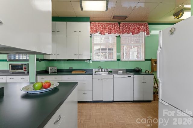 407 Vanderbilt Road, Asheville, NC 28803