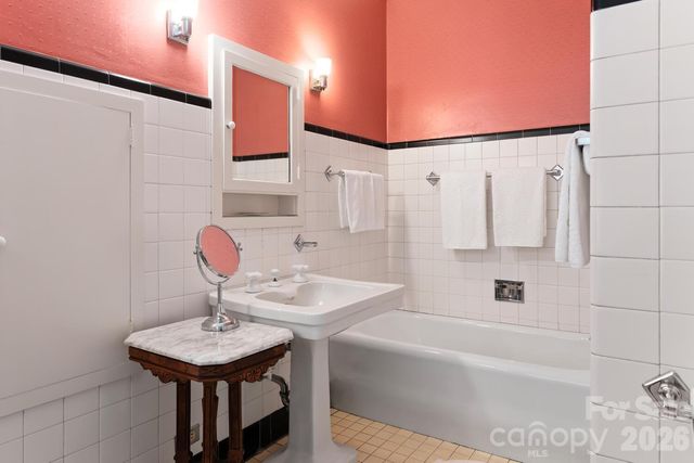 407 Vanderbilt Road, Asheville, NC 28803