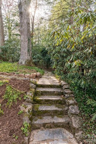407 Vanderbilt Road, Asheville, NC 28803