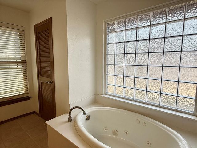 2729 Kerry Lane, Oklahoma City, OK 73120