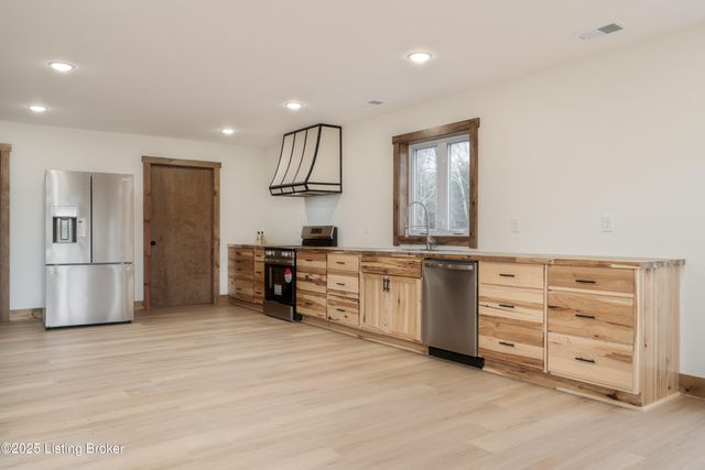 1451 W Hwy 524, La Grange, KY 40031