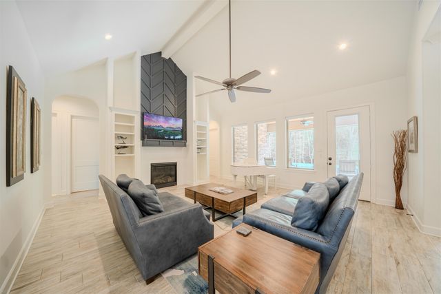 511 Lost Creek, Longview, TX 75605