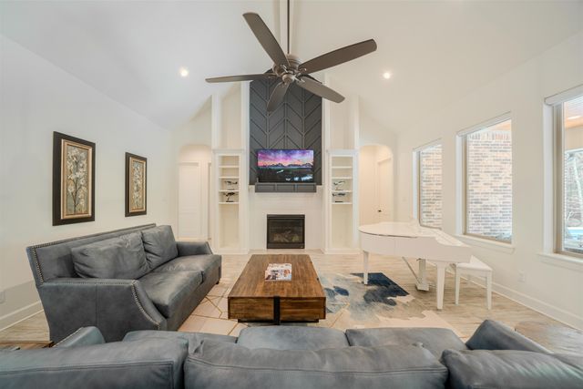 511 Lost Creek, Longview, TX 75605