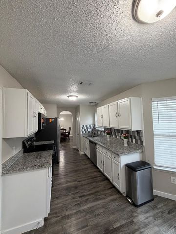 1305 Willow Springs, Desoto, TX 75115