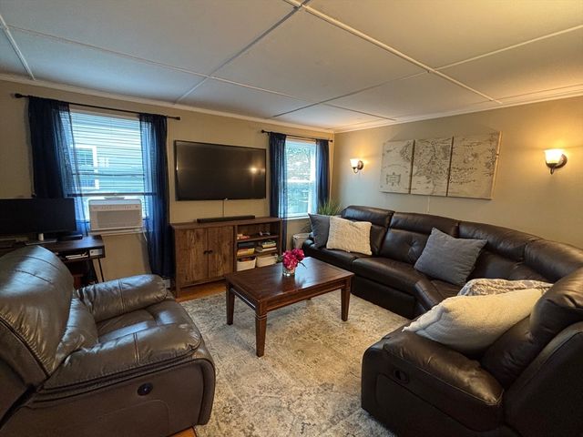 20 Pinevale Ave, Reading, MA 01867