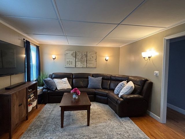 20 Pinevale Ave, Reading, MA 01867