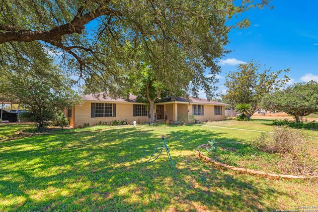 198 Encino Drive, Pearsall, TX 78061