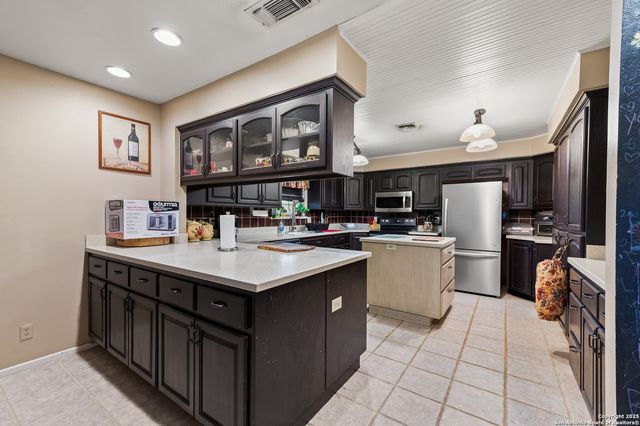 198 Encino Drive, Pearsall, TX 78061