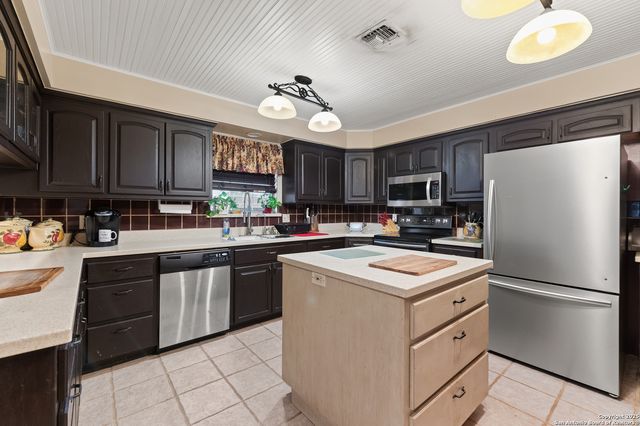 198 Encino Drive, Pearsall, TX 78061