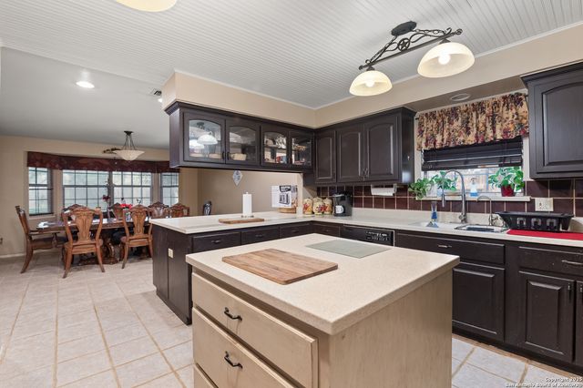 198 Encino Drive, Pearsall, TX 78061