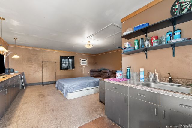 198 Encino Drive, Pearsall, TX 78061