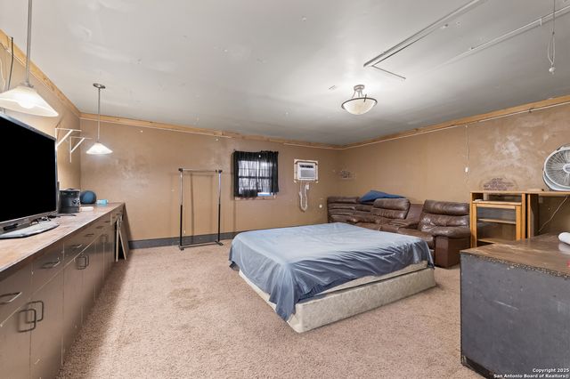 198 Encino Drive, Pearsall, TX 78061