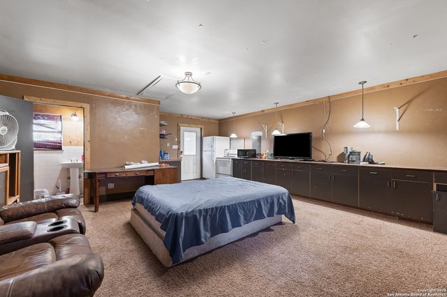 198 Encino Drive, Pearsall, TX 78061