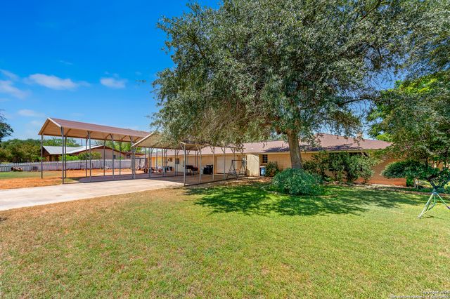 198 Encino Drive, Pearsall, TX 78061