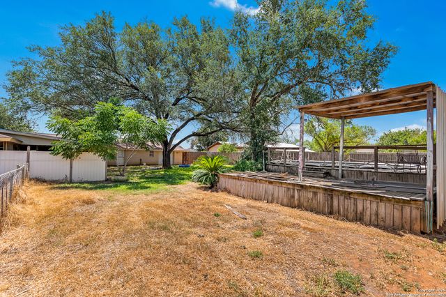198 Encino Drive, Pearsall, TX 78061