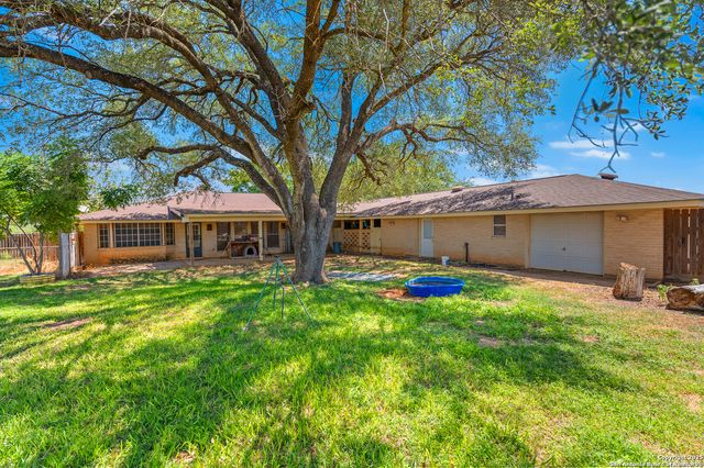 198 Encino Drive, Pearsall, TX 78061
