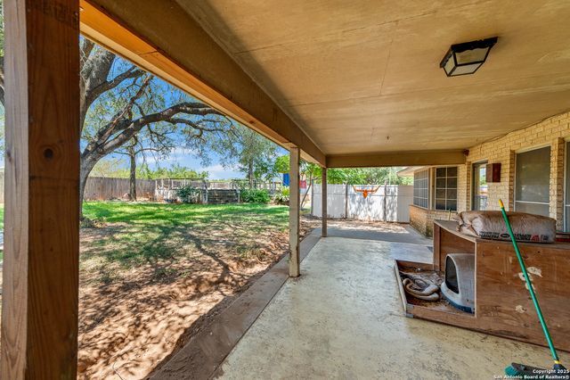 198 Encino Drive, Pearsall, TX 78061