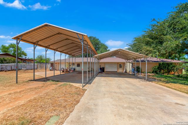 198 Encino Drive, Pearsall, TX 78061