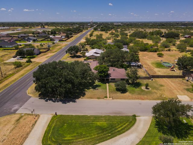 198 Encino Drive, Pearsall, TX 78061