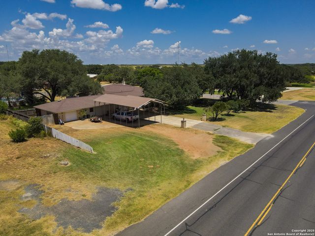 198 Encino Drive, Pearsall, TX 78061