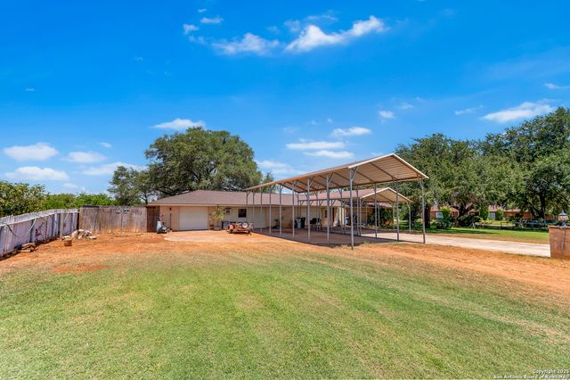 198 Encino Drive, Pearsall, TX 78061