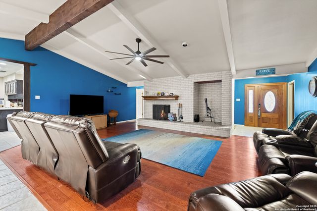 198 Encino Drive, Pearsall, TX 78061