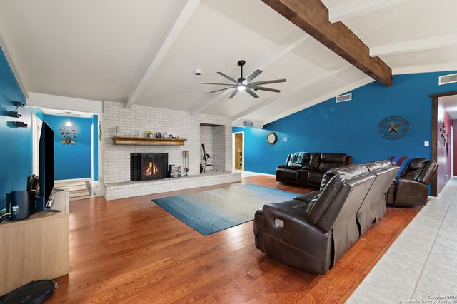 198 Encino Drive, Pearsall, TX 78061