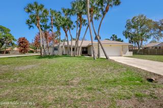 939 Peach Avenue NE, Palm Bay, FL 32907