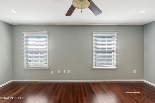 22 Oak Lane, Eatontown, NJ 07724