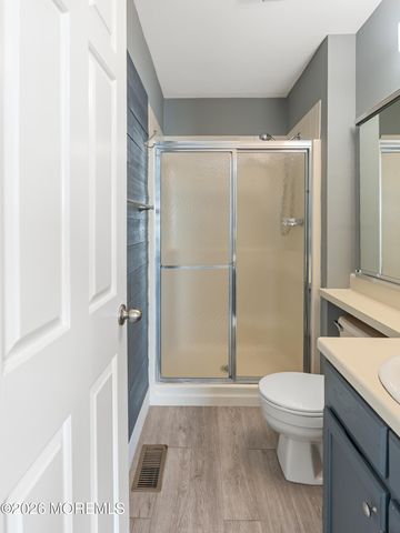 22 Oak Lane, Eatontown, NJ 07724