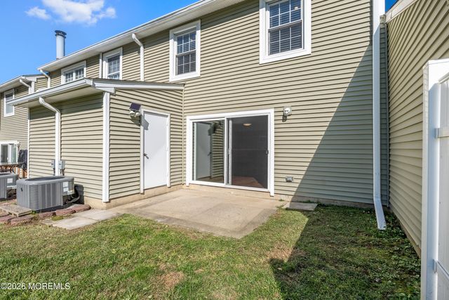 22 Oak Lane, Eatontown, NJ 07724