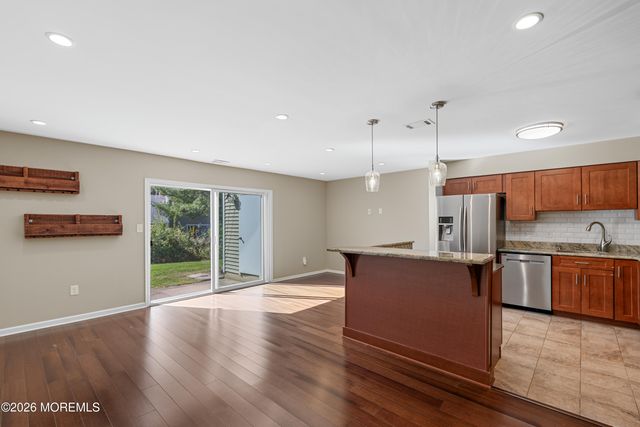 22 Oak Lane, Eatontown, NJ 07724
