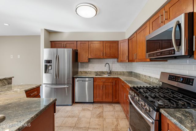 22 Oak Lane, Eatontown, NJ 07724