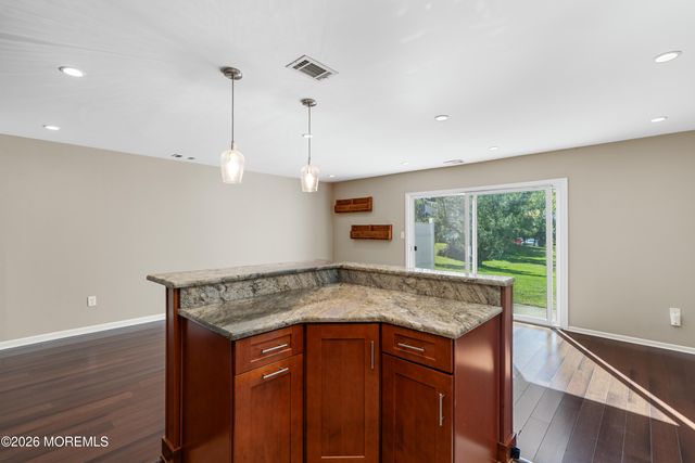 22 Oak Lane, Eatontown, NJ 07724