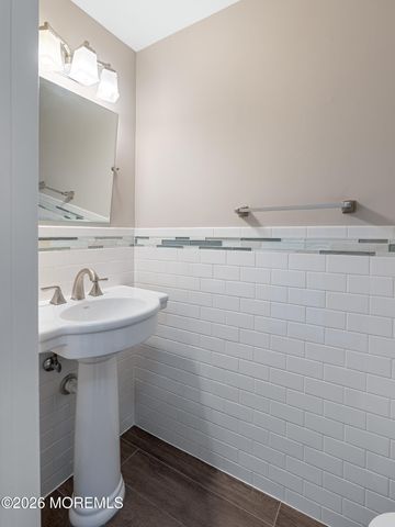22 Oak Lane, Eatontown, NJ 07724