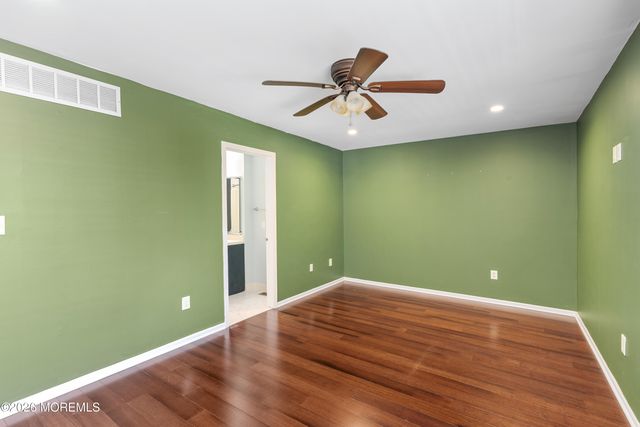 22 Oak Lane, Eatontown, NJ 07724