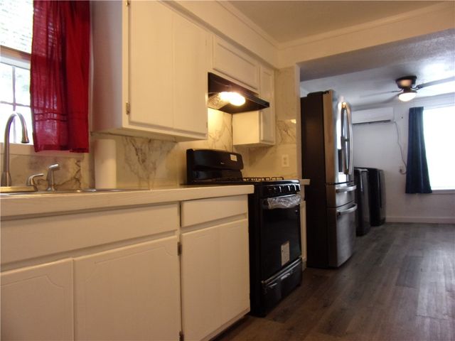 2722 Greenwood Dr, Corpus Christi, TX 78405