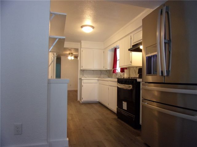 2722 Greenwood Dr, Corpus Christi, TX 78405