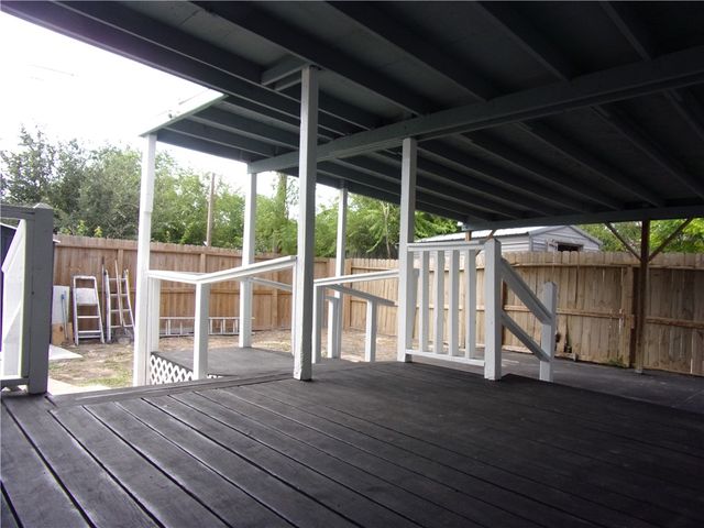 2722 Greenwood Dr, Corpus Christi, TX 78405