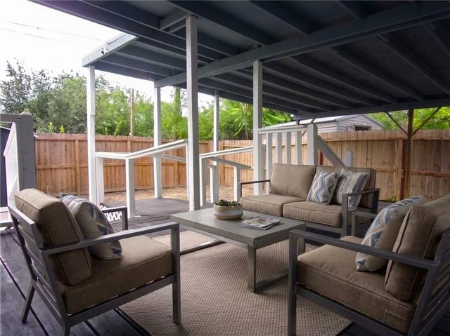 2722 Greenwood Dr, Corpus Christi, TX 78405