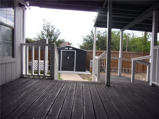 2722 Greenwood Dr, Corpus Christi, TX 78405