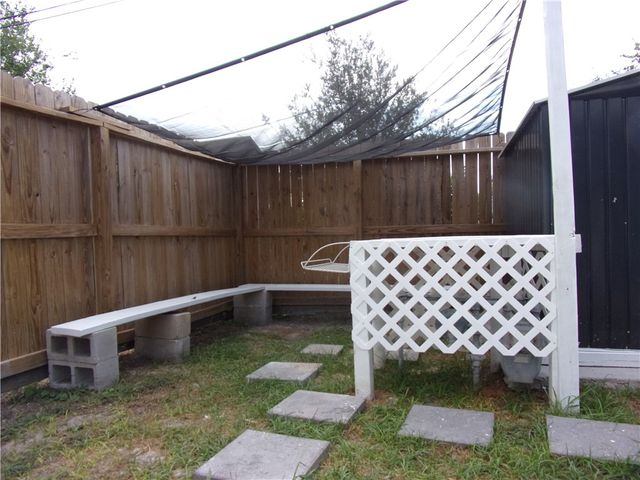 2722 Greenwood Dr, Corpus Christi, TX 78405