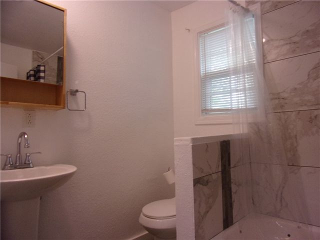 2722 Greenwood Dr, Corpus Christi, TX 78405