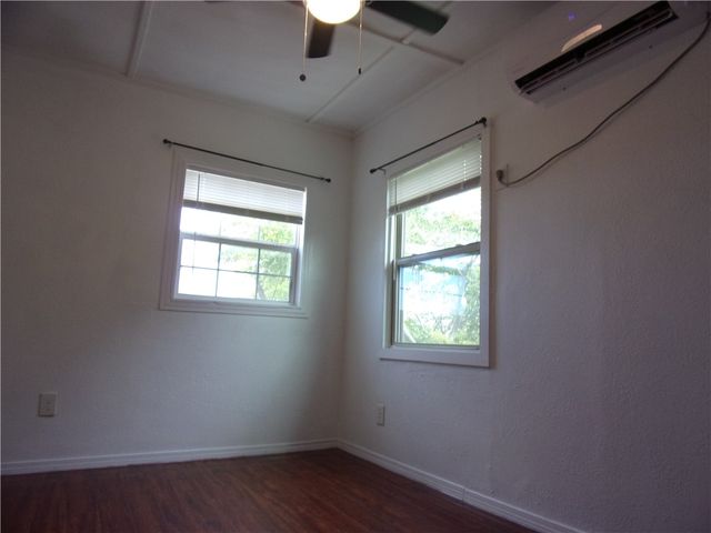 2722 Greenwood Dr, Corpus Christi, TX 78405