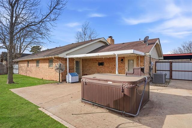 1002 Bodenstein Terrace, Hobart, OK 73651