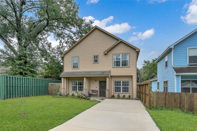 592 Mosswood Drive, Conroe, TX 77302