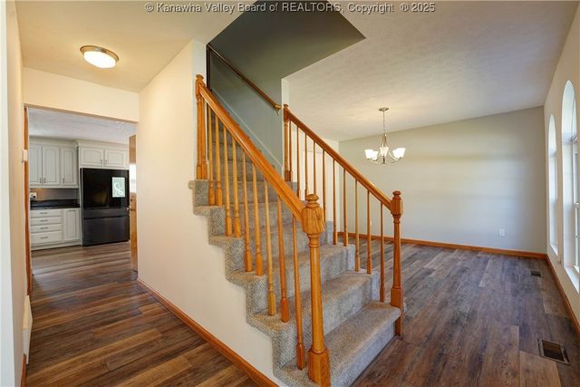 1 Bridlewood Road, Charleston, WV 25314